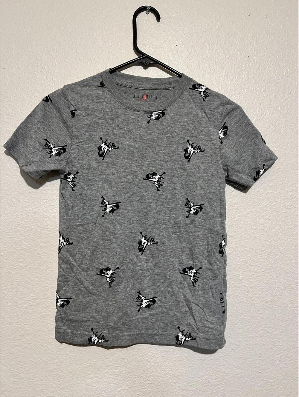 Jordan Boys Grey Graphic T-Shirt Size 8-10 YRS